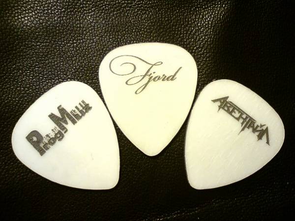 Требования к профессиональному медиатору. Треугольный медиатор. Разнообразие медиаторов. Медиаторы разные виды. Медиатор 2 краткое содержание.